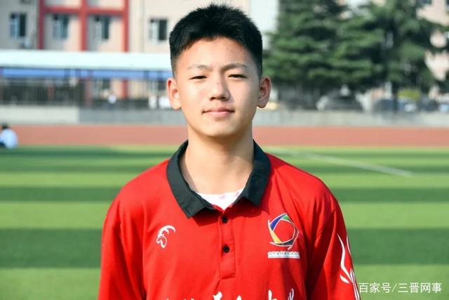 欧联杯室外气温-1℃ 曼联队长B费脱外套给球童