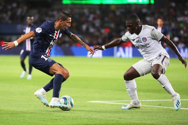 阿不都27+11赵睿首秀替补砍21分 新疆险胜江苏